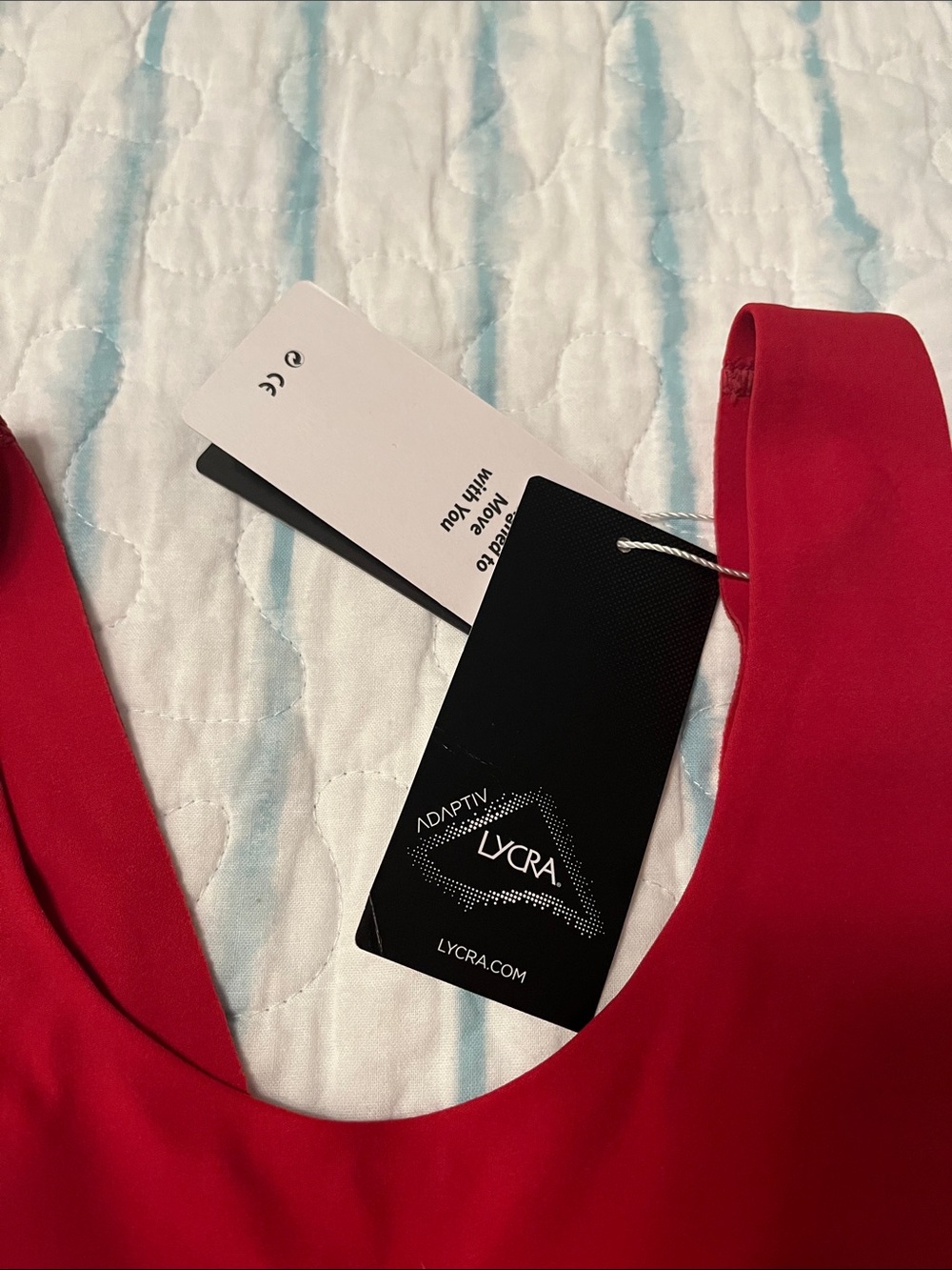 Baleaf Red Sleeveless Seamless Tank with Molded Cups NWT L/XL - Picture 2 of 11